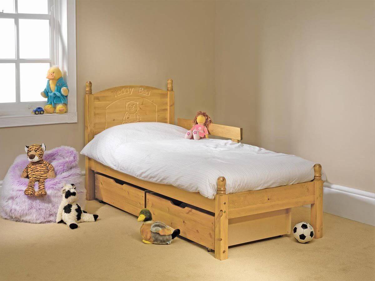 Giường gỗ 1m2x2m phù hợp nhiều không gian